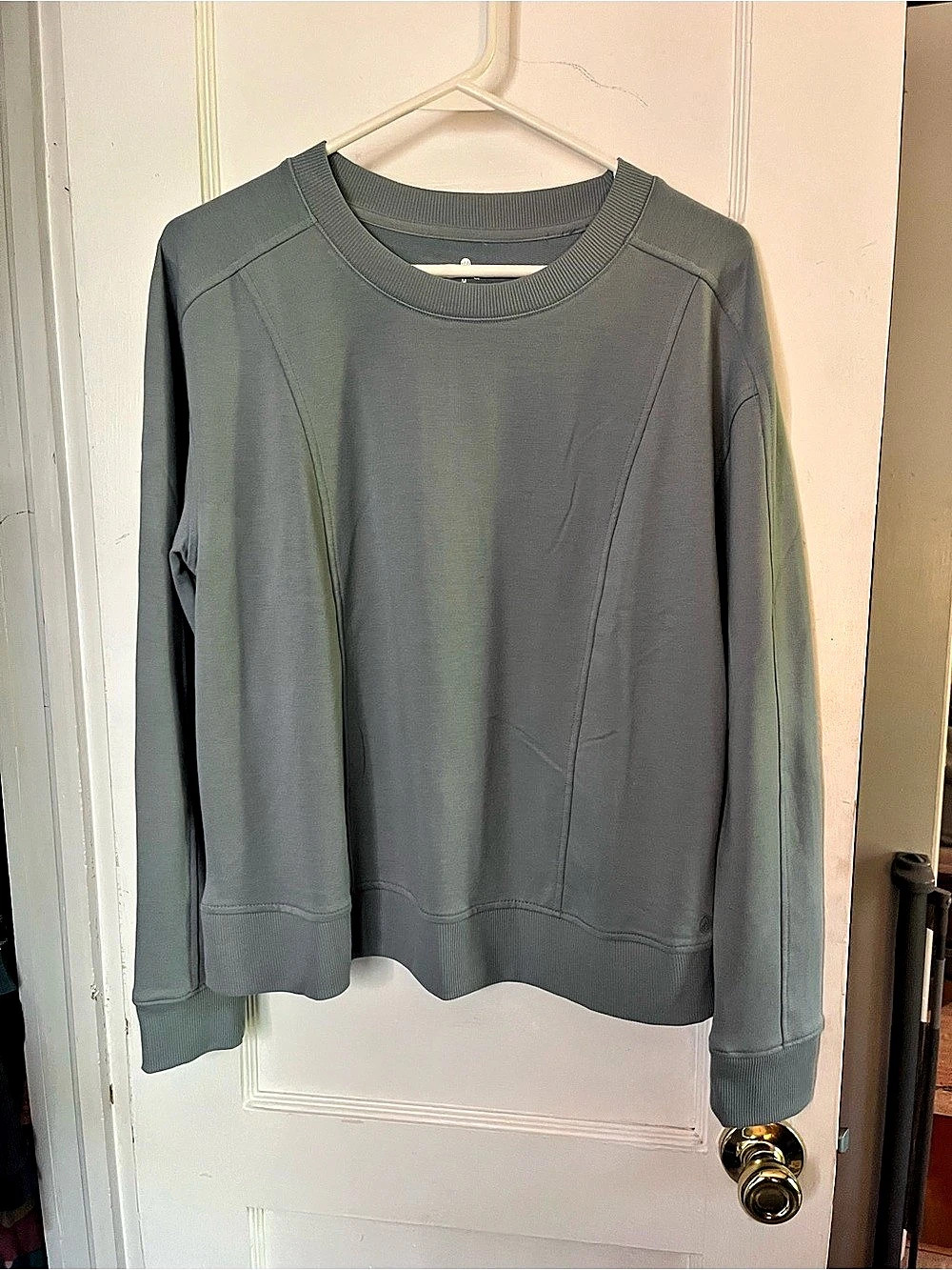 apana Long Sleeve Sweatshirt in Green Size Medium